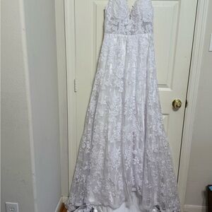 Elegant White Lace Wedding Gown